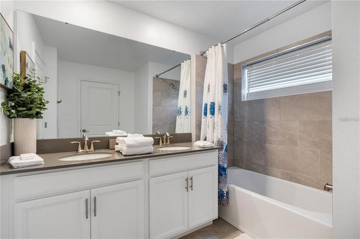 Image No.17-4 Bed Townhouse for sale