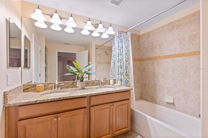 Image No.23-4 Bed Townhouse for sale