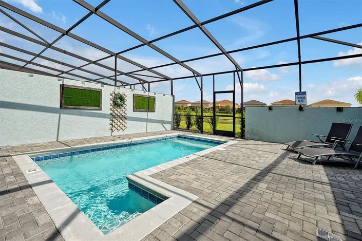 Image No.16-5 Bed Townhouse for sale