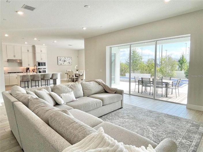 Image No.18-5 Bed House for sale