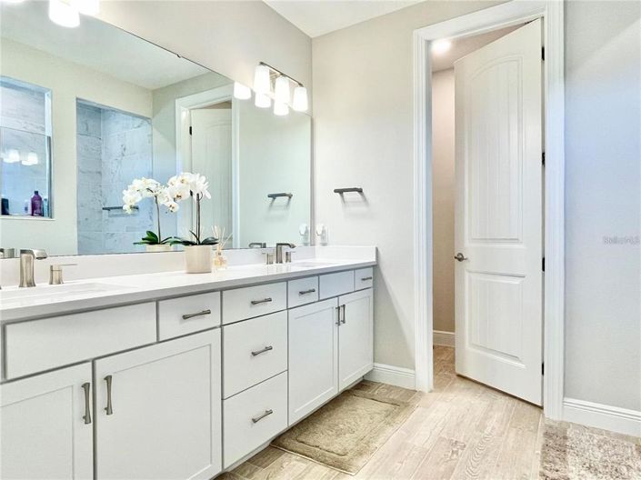 Image No.40-5 Bed House for sale