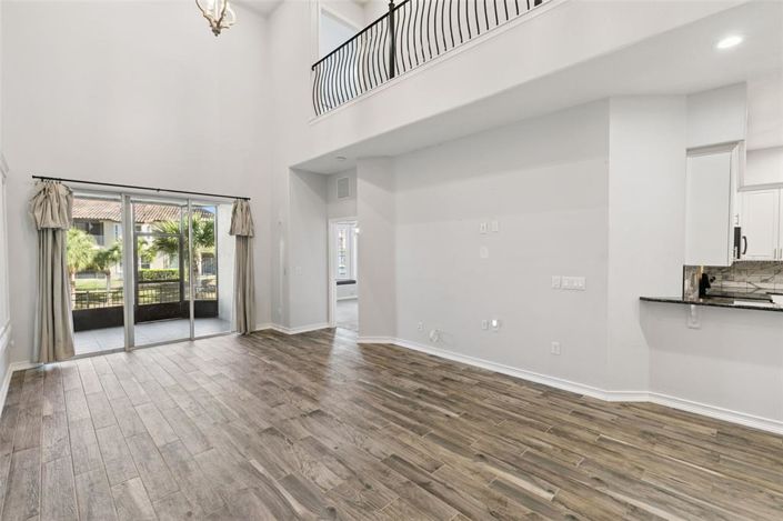 Image No.10-4 Bed Townhouse for sale