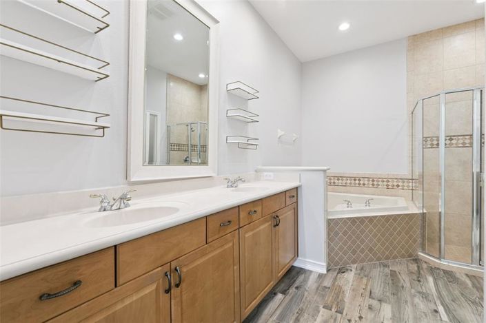 Image No.17-4 Bed Townhouse for sale