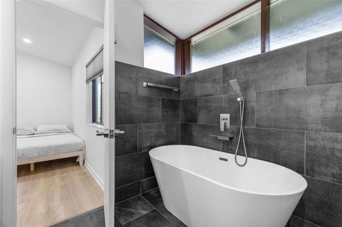 Image No.35-3 Bed House for sale