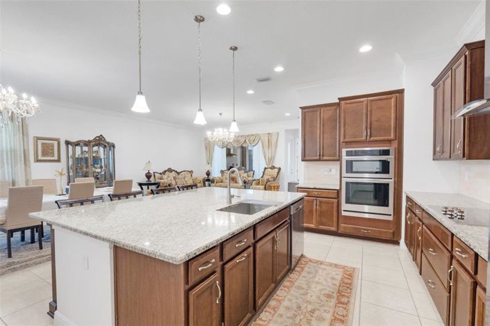 Image No.8-5 Bed House for sale