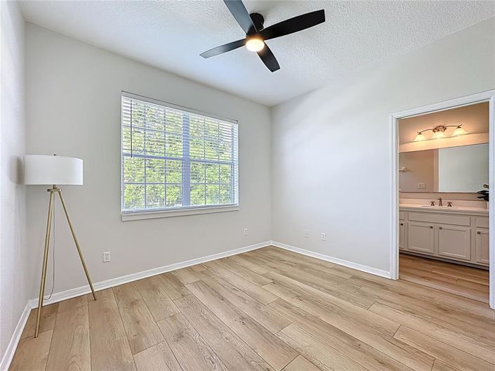 Image No.22-2 Bed Townhouse for sale