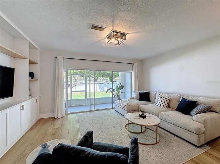 Image No.8-2 Bed Townhouse for sale