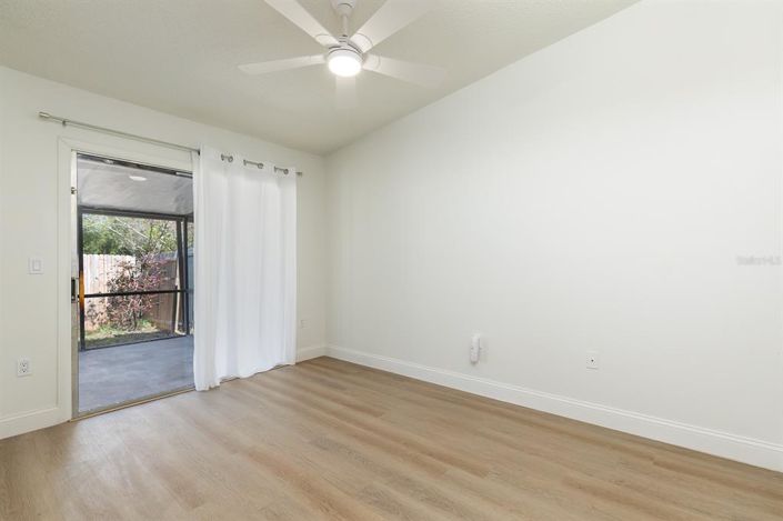 Image No.13-3 Bed Townhouse for sale