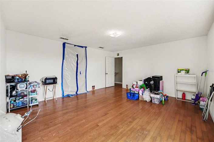 Image No.15-4 Bed House for sale