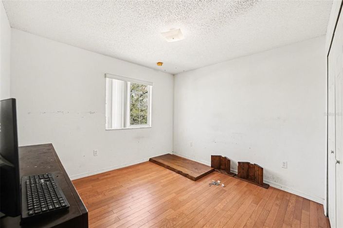 Image No.18-4 Bed House for sale