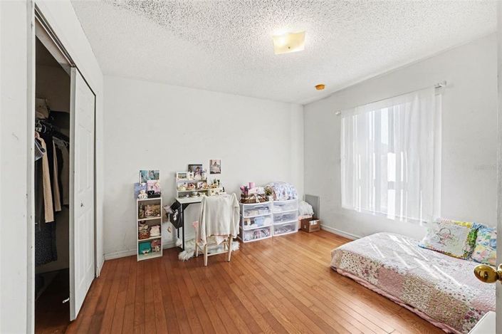 Image No.20-4 Bed House for sale