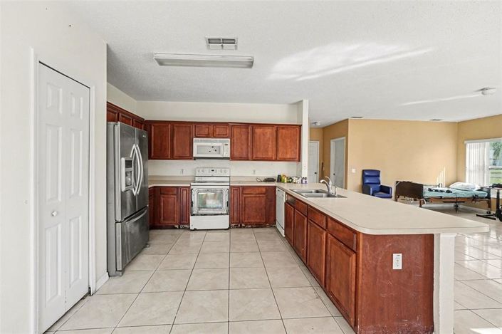 Image No.6-4 Bed House for sale