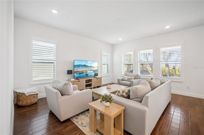 Image No.12-5 Bed House for sale