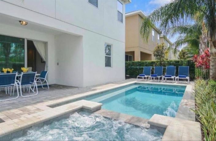 Image No.4-8 Bed House for sale