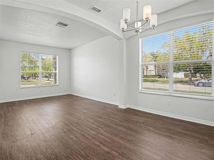 Image No.10-5 Bed House for sale