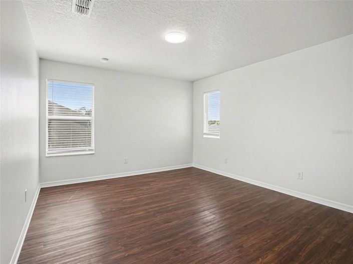 Image No.17-5 Bed House for sale