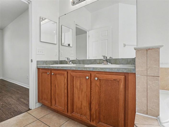 Image No.24-5 Bed House for sale