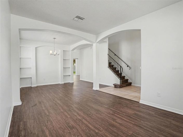 Image No.4-5 Bed House for sale