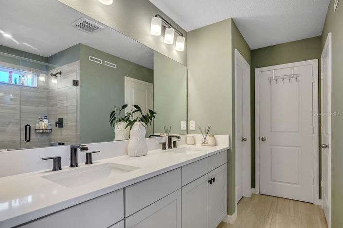 Image No.16-4 Bed House for sale