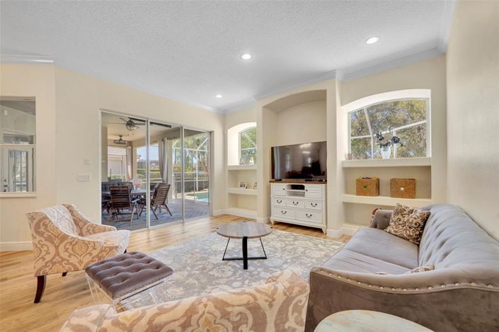 Image No.10-5 Bed House for sale