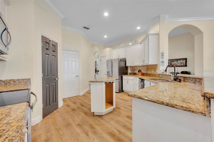 Image No.13-5 Bed House for sale