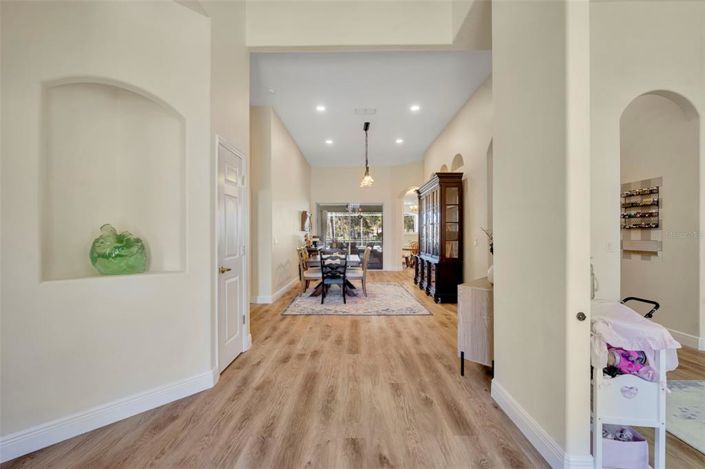 Image No.3-5 Bed House for sale