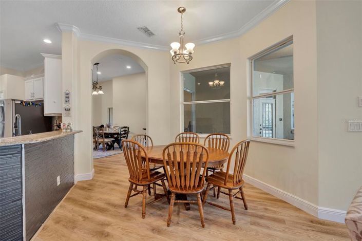 Image No.8-5 Bed House for sale