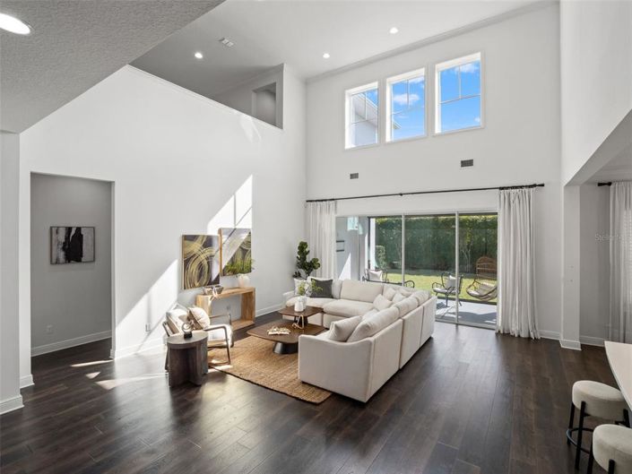 Image No.17-5 Bed House for sale