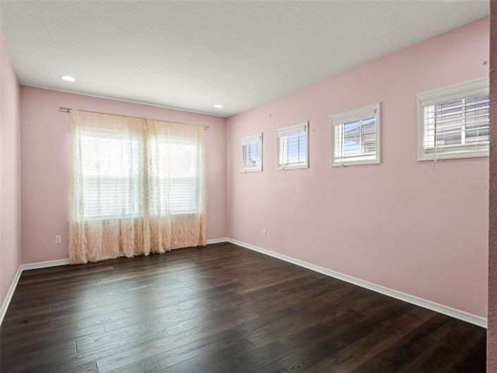 Image No.36-5 Bed House for sale