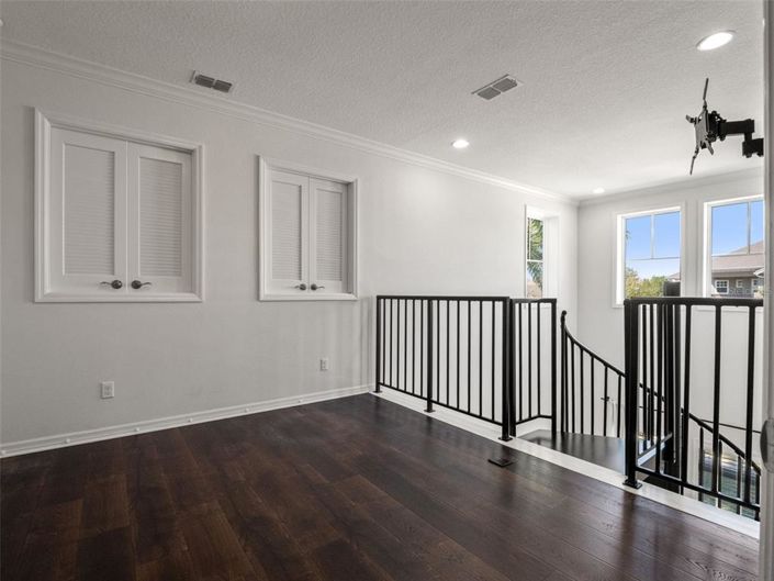 Image No.42-5 Bed House for sale