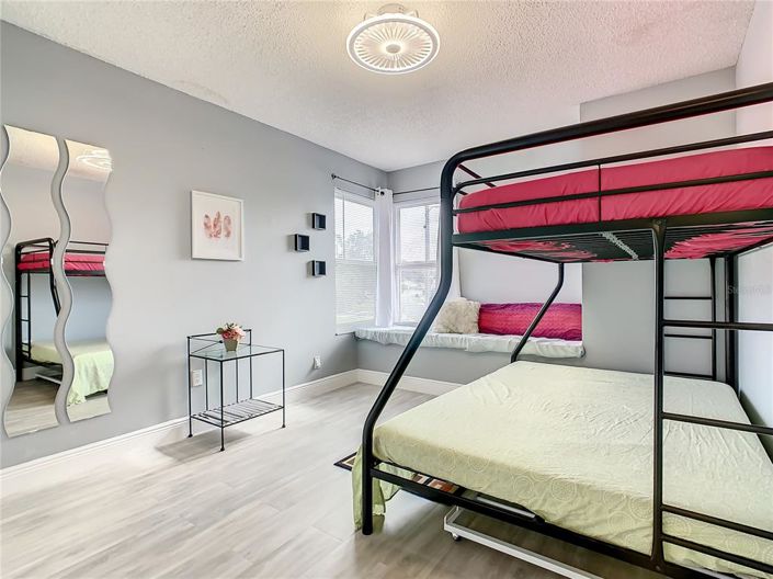 Image No.26-6 Bed House for sale