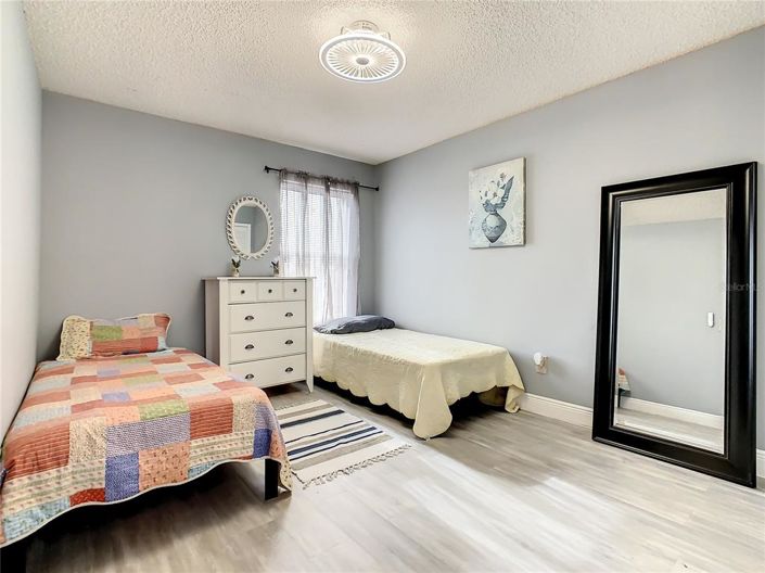 Image No.27-6 Bed House for sale