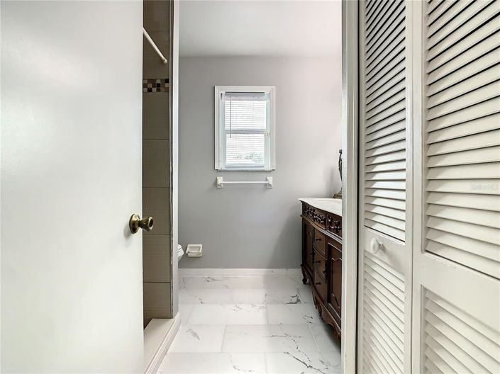 Image No.30-6 Bed House for sale