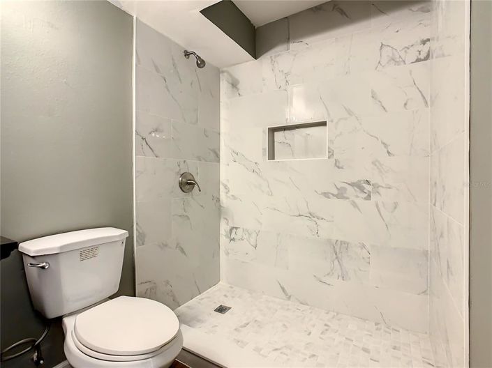 Image No.47-6 Bed House for sale