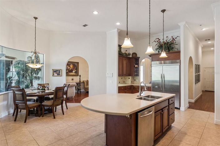 Image No.10-5 Bed House for sale