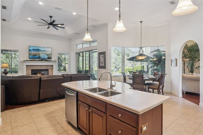 Image No.11-5 Bed House for sale