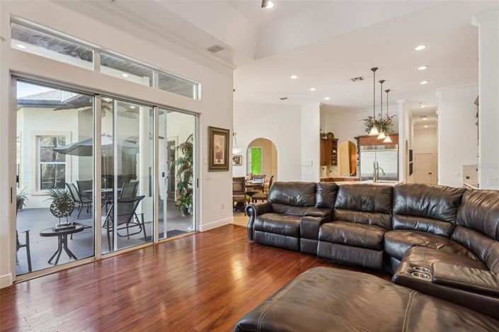 Image No.13-5 Bed House for sale