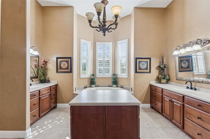 Image No.17-5 Bed House for sale