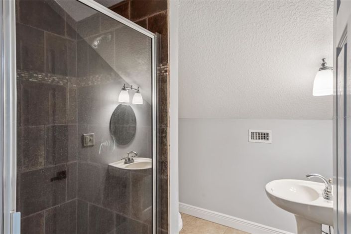 Image No.24-5 Bed House for sale