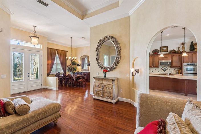 Image No.5-5 Bed House for sale