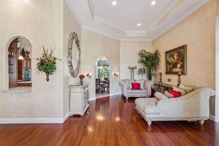 Image No.7-5 Bed House for sale