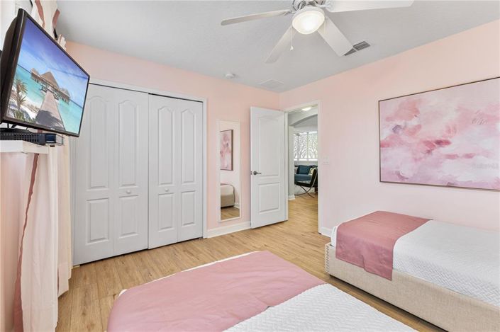 Image No.43-5 Bed House for sale