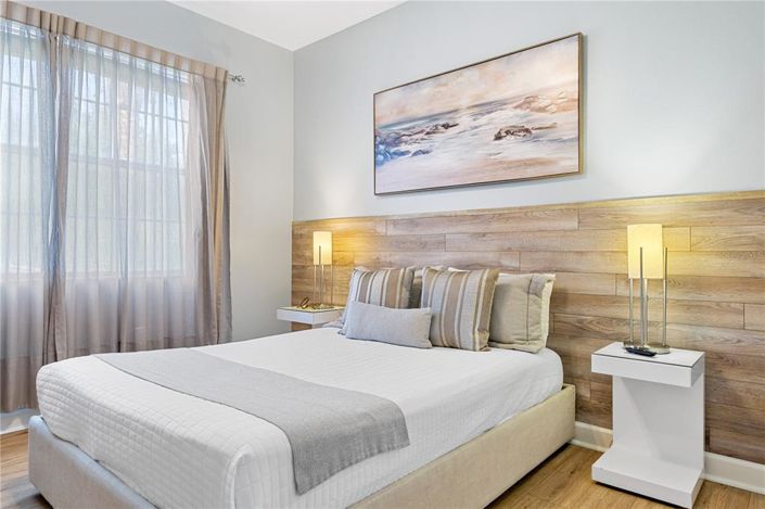 Image No.8-5 Bed House for sale