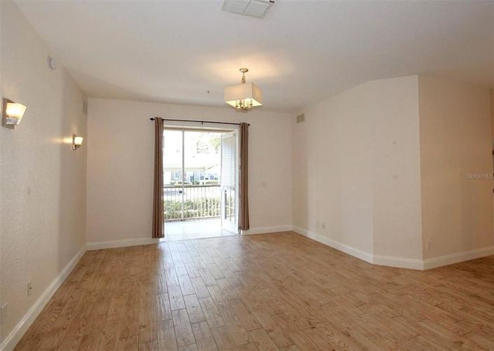 Image No.2-Appartement de 3 chambres à vendre à Saint John