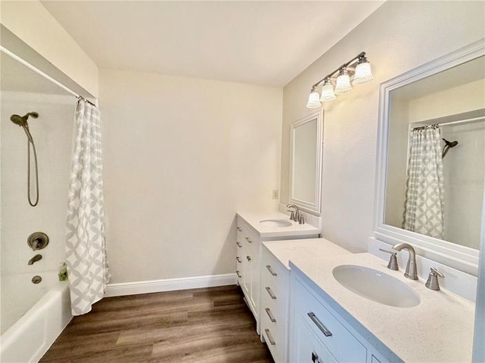 Image No.10-4 Bed House for sale