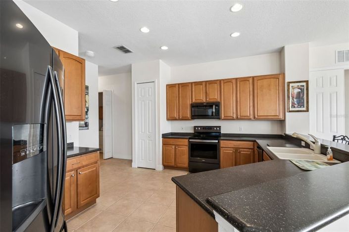 Image No.18-3 Bed House for sale