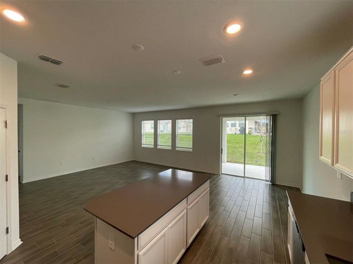 Image No.18-4 Bed House for sale