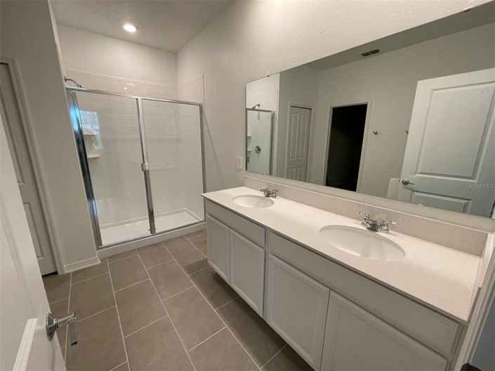 Image No.20-4 Bed House for sale