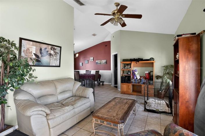 Image No.10-3 Bed House for sale