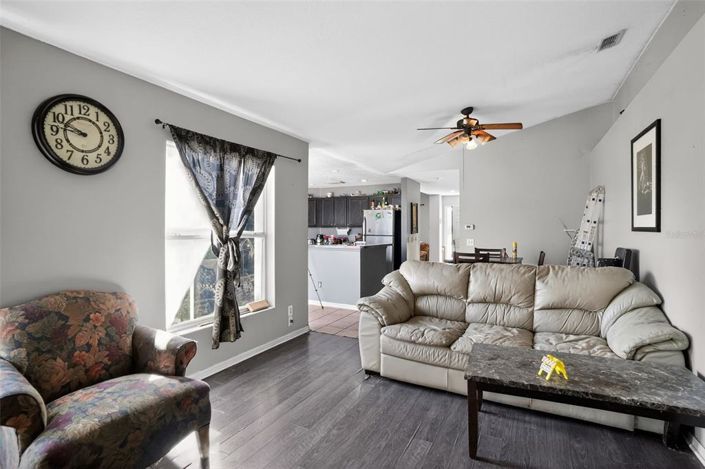 Image No.8-3 Bed House for sale